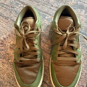 Nike Olive Green Low-Top Sneakers